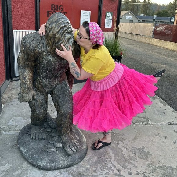 Meet your Posher, Sara - Picture 2 of 4